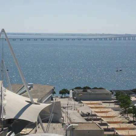 Haven In - Exquisite 15th And Floor With Elevators, Parking And An Incredible View From The 7 Meters Balcony To The Longest Waterfront In Apartamento Lisboa