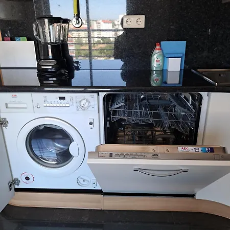 Haven In - Exquisite Floor With Air Conditioning, 7 Meters Balcony To The Longest Waterfront In Apartment *