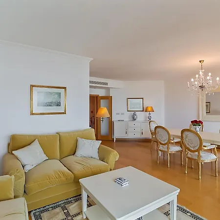 Haven In - Exquisite 15th And Floor With Elevators, Parking And An Incredible View From The 7 Meters Balcony To The Longest Waterfront In Apartment Lissabon