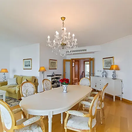Haven In - Exquisite 15th And Floor With Elevators, Air Conditioning And An Incredible View From The 7 Meters Balcony To The Longest Waterfront In Lisboa
