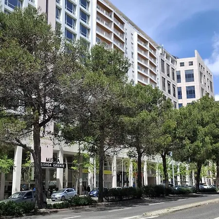 Haven In - Exquisite 15th And Floor With Elevators, Parking And An Incredible View From The 7 Meters Balcony To The Longest Waterfront In Lissabon