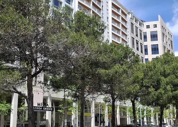 Haven In - Exquisite 15th And Floor With Elevators, Parking And An Incredible View From The 7 Meters Balcony To The Longest Waterfront In Lisboa