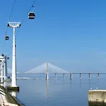 Διαμέρισμα Haven In - Exquisite 15th And Floor With Elevators, Parking And An Incredible View From The 7 Meters Balcony To The Longest Waterfront In Lisboa