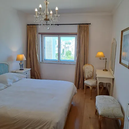 Haven In - Exquisite Floor With 7 Meters Balcony To The Largest Riverfront In Lisbon