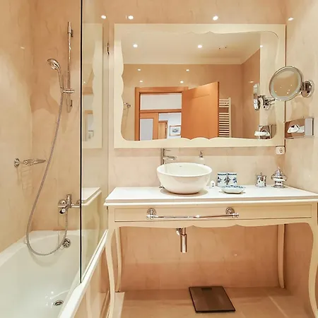 Haven In - Exquisite Floor With 7 Meters Balcony To The Largest Riverfront In Apartment *