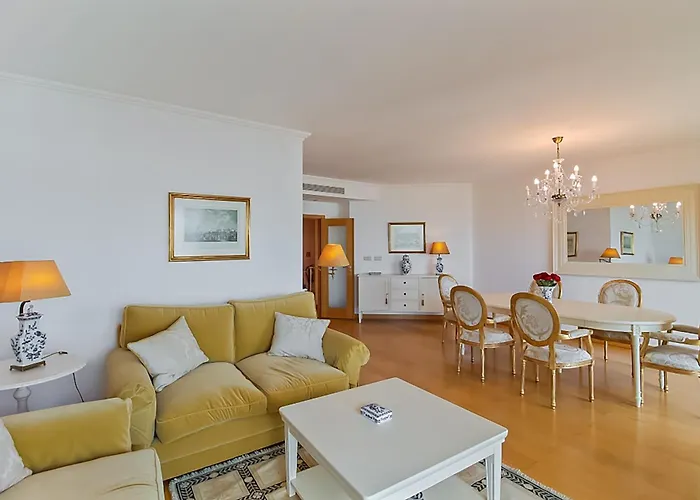 Haven In - Exquisite 15th And Floor With Elevators, Parking And An Incredible View From The 7 Meters Balcony To The Longest Waterfront In アパート リスボン