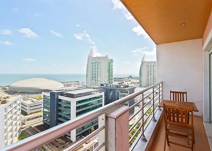 アパート Haven In - Exquisite 15th And Floor With Elevators, Parking And An Incredible View From The 7 Meters Balcony To The Longest Waterfront In リスボン